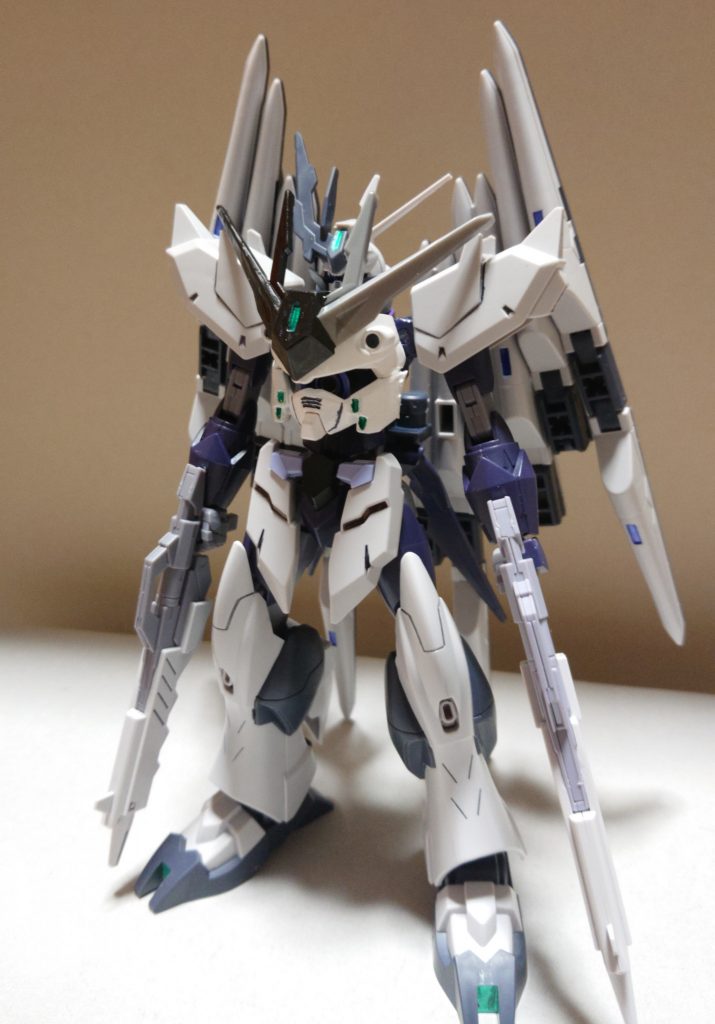 ツインフィンファンネルとビームライフルを二丁装備することでアルスアースアーマーよりも総合性能が向上した機体と言う設定で制作。

胴体アーマーはSGニューガンダムの頭部を改造して作りました。