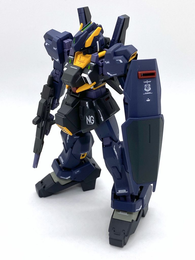 ミキシングに使ったREVIVE版Mk-Ⅱとヘイズルは関節のオスメスがことごとく逆で、大半軸の切った貼ったでできています。足首はそのままだと長すぎたのでフレームを大幅短縮。