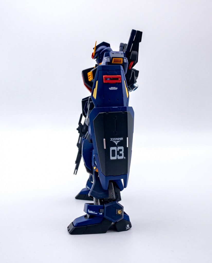 デカールは3号機にしました。他の方の作例をみても3号機が人気ですね。