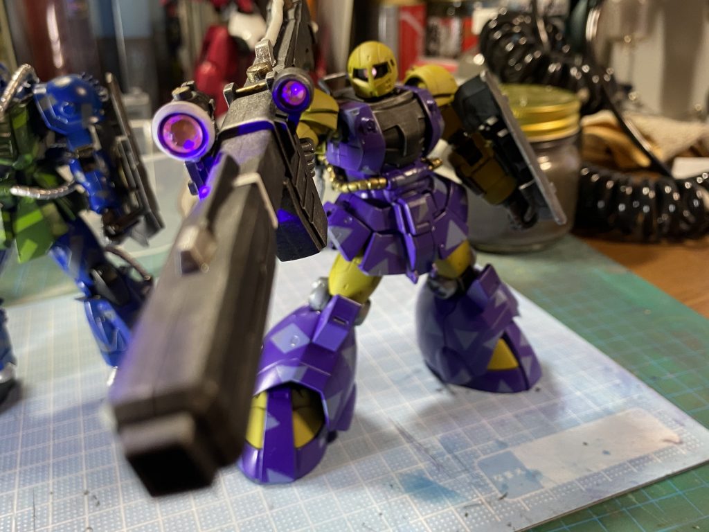 ブラックライトで発光