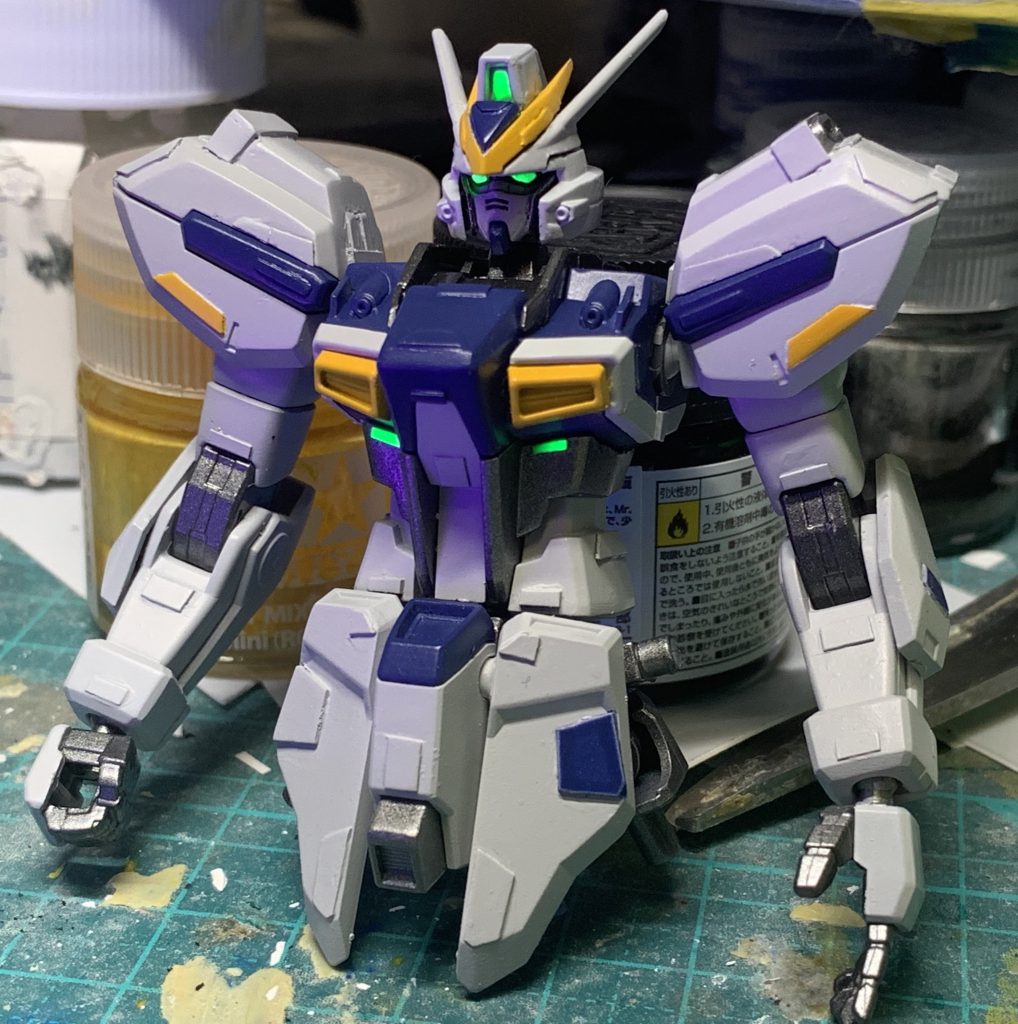 塗装後の仮組み立て状態
機体各部の緑部分はブラックライトによって発光します