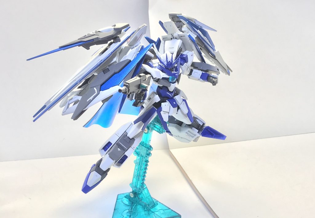 GNビームライフル。取り回しが良く癖もないごくごく普通のビームライフルであり、射程や威力共々普通なビームライフルよりちょっと高性能、程度に纏まっているためサイドアームとして運用されることが多いが、後述する理由により、本機の核になっている装備である。