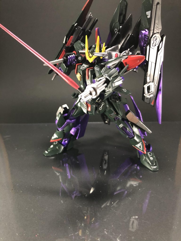 まぁ一応近接装備も持たせたかったんでビームサーベルとコンバットナイフを持たせてます。