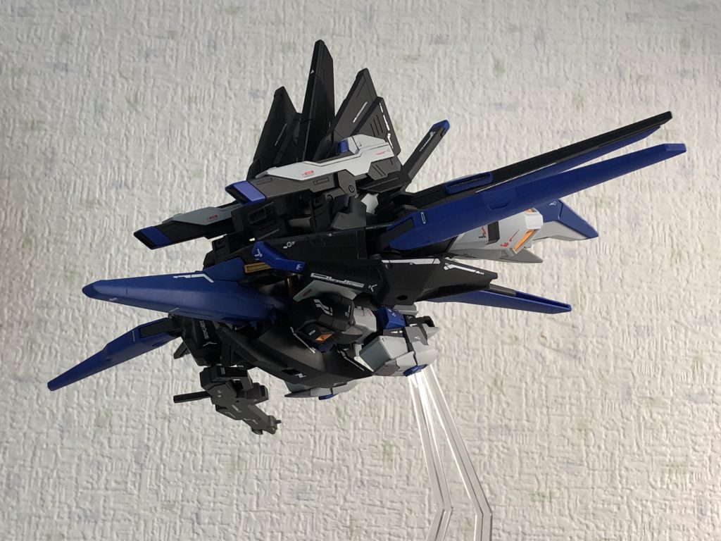 この変形のせいで、急遽レール砲を付けることになりました...