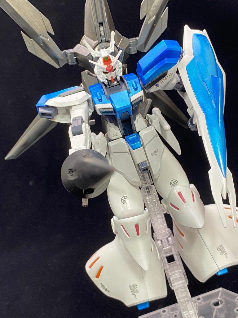 ボディーはクリア+パールホワイトに対して、ランスは艶消しで拭いてます。