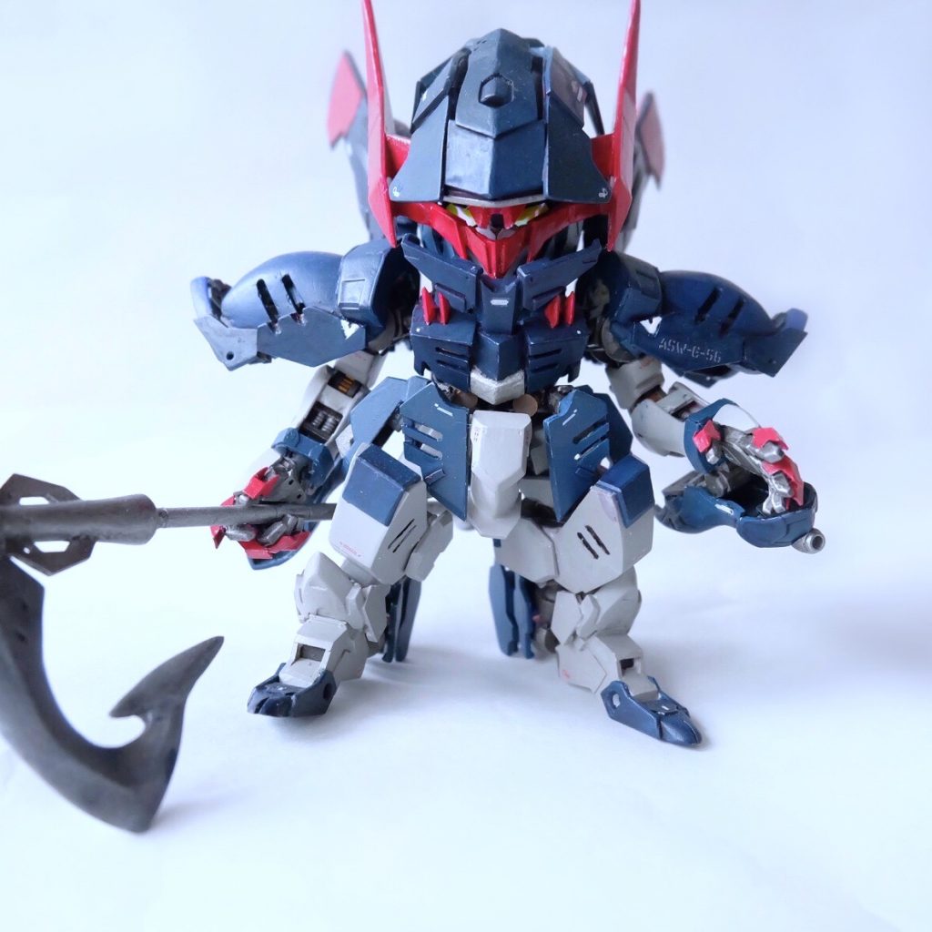 ［正面］
腰回りがポロリやすく、動かすのが怖い仕様です。
あとはやっぱりデカいアンテナと肩が干渉するのでポージングの幅は少なめです。