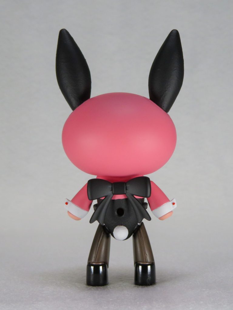 耳とバニースーツはベロア生地感を出すため、尻尾はもふもふ感を出すために、溶きパテを塗りました。