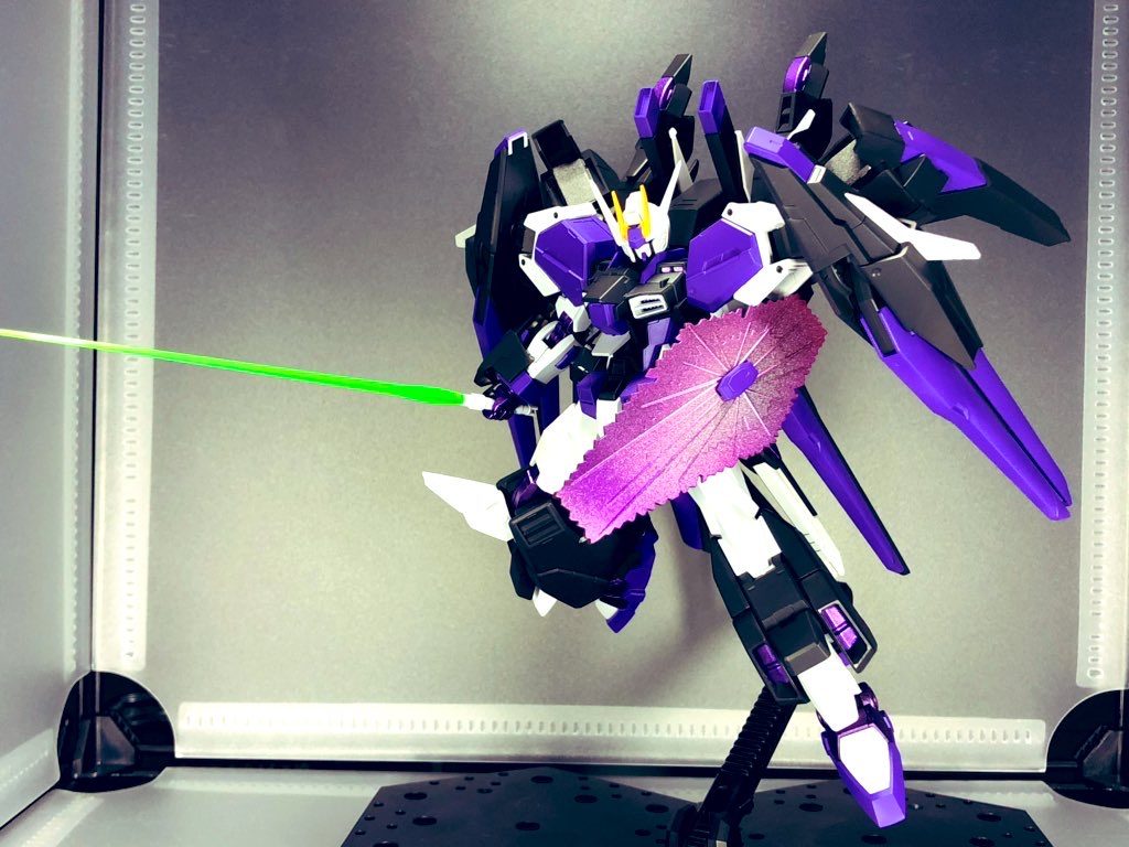 ビームシールドはシルバーベースにクリアピンクとクリアパープルでグラデ仕様