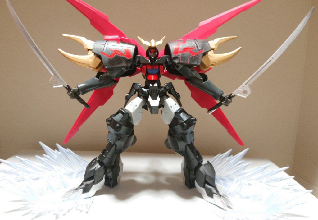 フェイスシリーズの完全開放とは逆に胴体の顔を収納することで『邪眼開口』形態となる設定です。