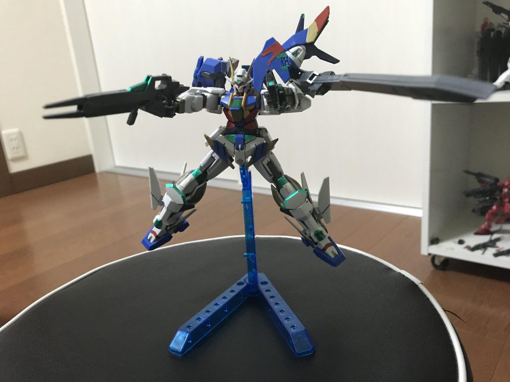 次に遠距離系
ダブルオースカイ・ソルブライトランチャーブーストです。
左翼ユニットにスカイのユニットを装備した姿です。