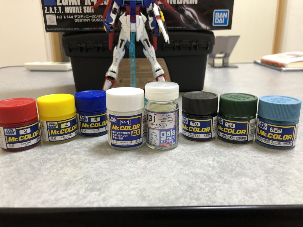 白:クールホワイト+パールシルバー
赤:レッド 黄:イエロー 青:ブルー
関節武器等:メタルブラック
武器水色:ソビエトブルー
武器緑:     暗緑色