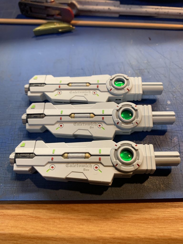 レジンでカレトヴルッフの緑丸作って裏側にプレミアムミラクローム吹いて反射意識！