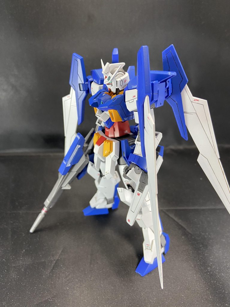 頭部横のディテールが1番気を遣いました。シールド裏、足裏をパテで埋め、ディテールを追加、手の甲などを塗り分けました。