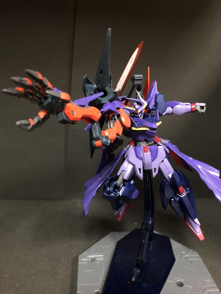 ゼルトザームアルム改

一部カラー変更や装甲の追加によって、より強靭になった右腕