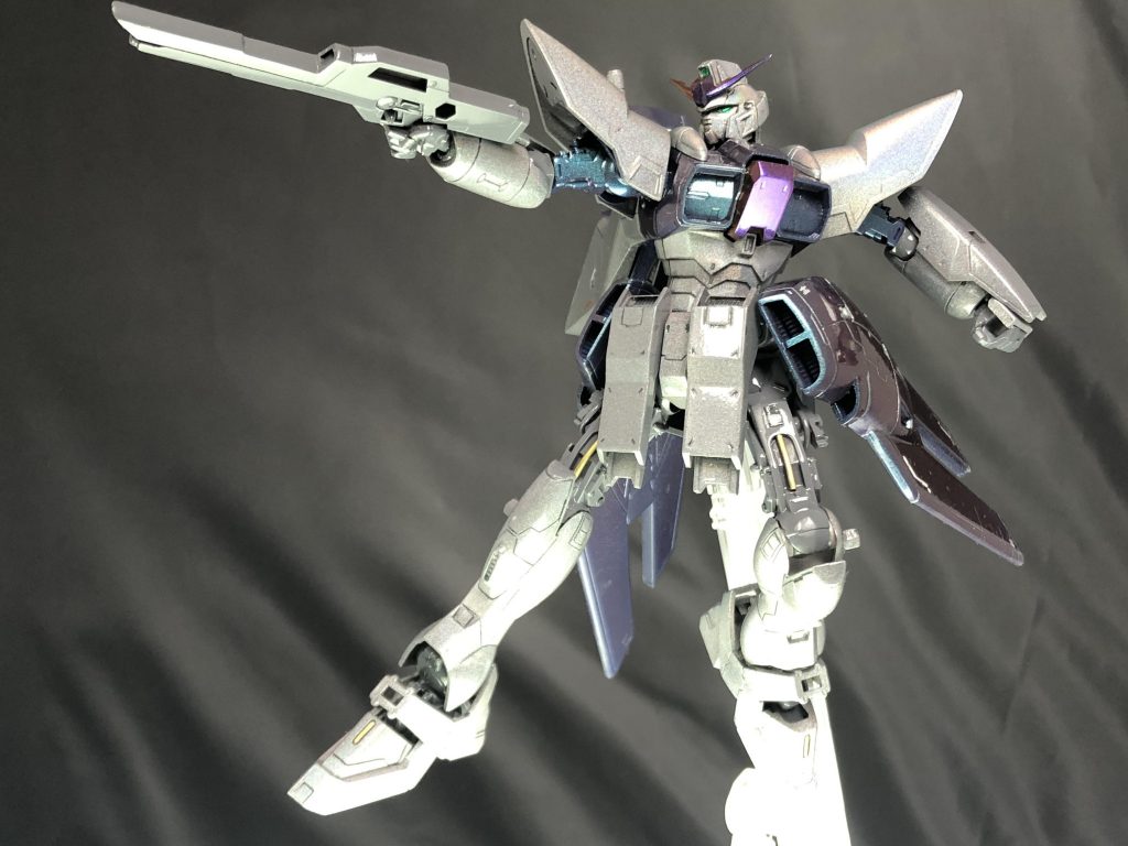 アンテナとコックピットハッチ?はガイアノーツの偏光塗料であるアズライトルビー?を使いました。
尽く塗料の名前がうろ覚えです。
おっさんだもん。許してや。