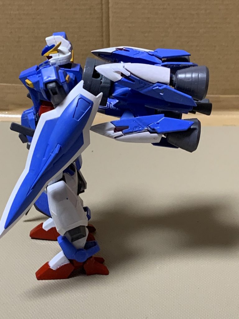 バックパックが長すぎですね。