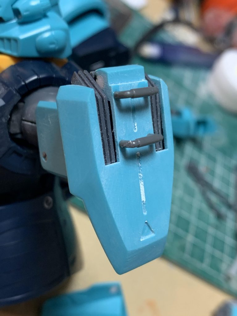 ハイメガランチャーのラックもオミットして、排熱スリットを。