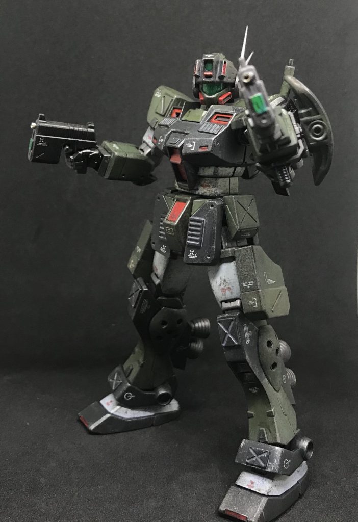 ハンドガン装備。
ハンドガンも銃口はメタルパーツでディテールアップしています。