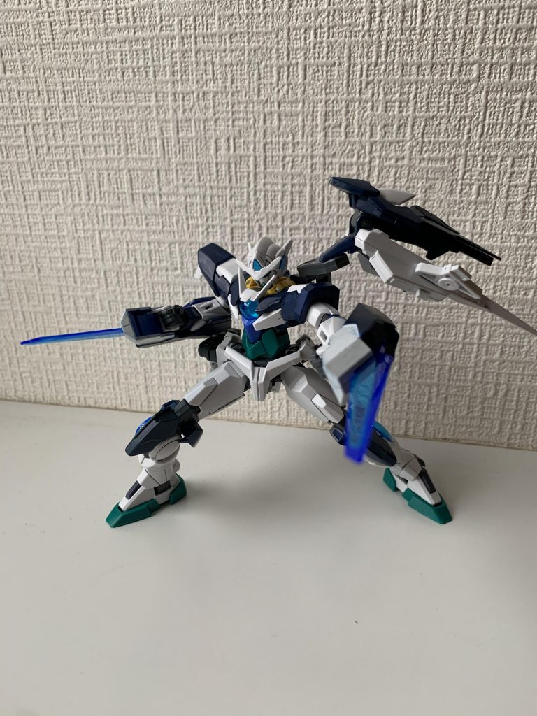 こちら実際にGNナイトエッジを装備した状態。使い方としてはナックルガード的な感じ。