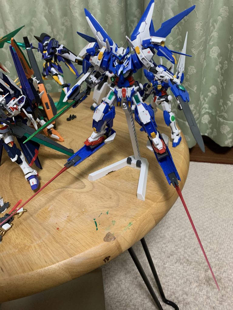 学校も夏休みに入ったので、また伸び伸びとガンプラができて嬉しい限りです。色々試したいですね。