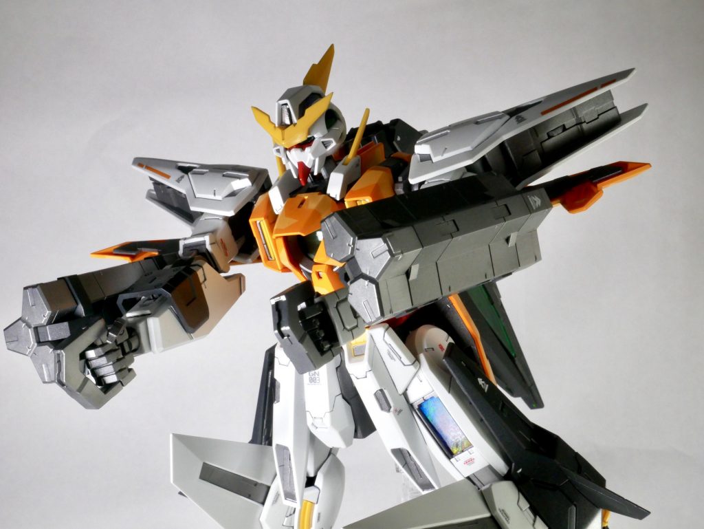 それにしても、変形MSとは思えない稼働範囲に驚かされます。
部品の一つ一つがシャープでプロポーションも特に不満がなかったので、ほとんどキットのままです。

唯一GNシールドの接続部が私の場合緩く感じたので、接続部品の合わせ目にプラ板を貼って幅増ししています。
