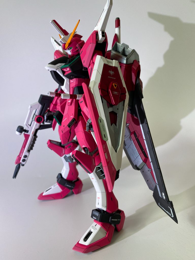 塗り分けやスジボリで情報量を増やしてみました  スジボリがなかなか上達しなく 近くで見るとかなり粗っぽいです笑