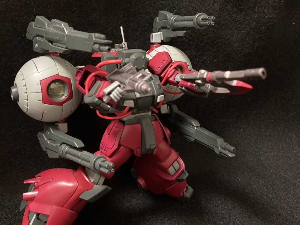 装備にはサイコミュユニットに2種のビームライフル．ブルパップマシンガン．強化ヒートホークを採用．強化ヒートホークは排熱機構を搭載しある程度使用した後，銃として運用する時は熱線を放射することが可能．とてもあつい．