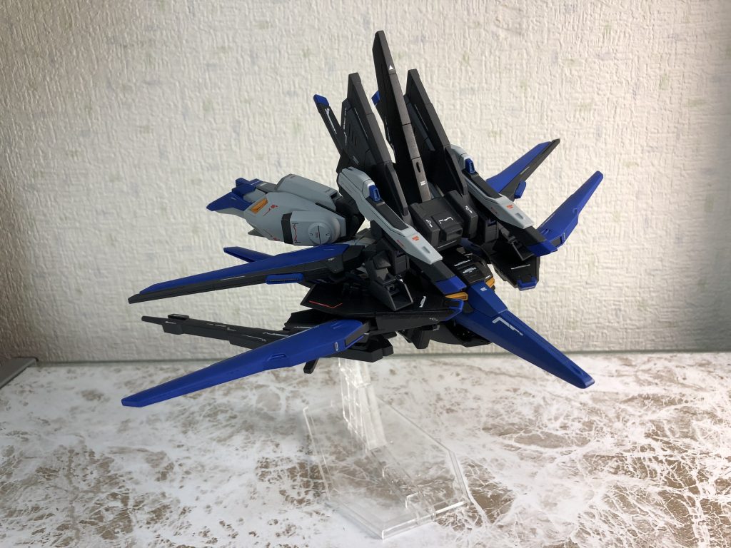 頭部のみ差し替えで変形できます