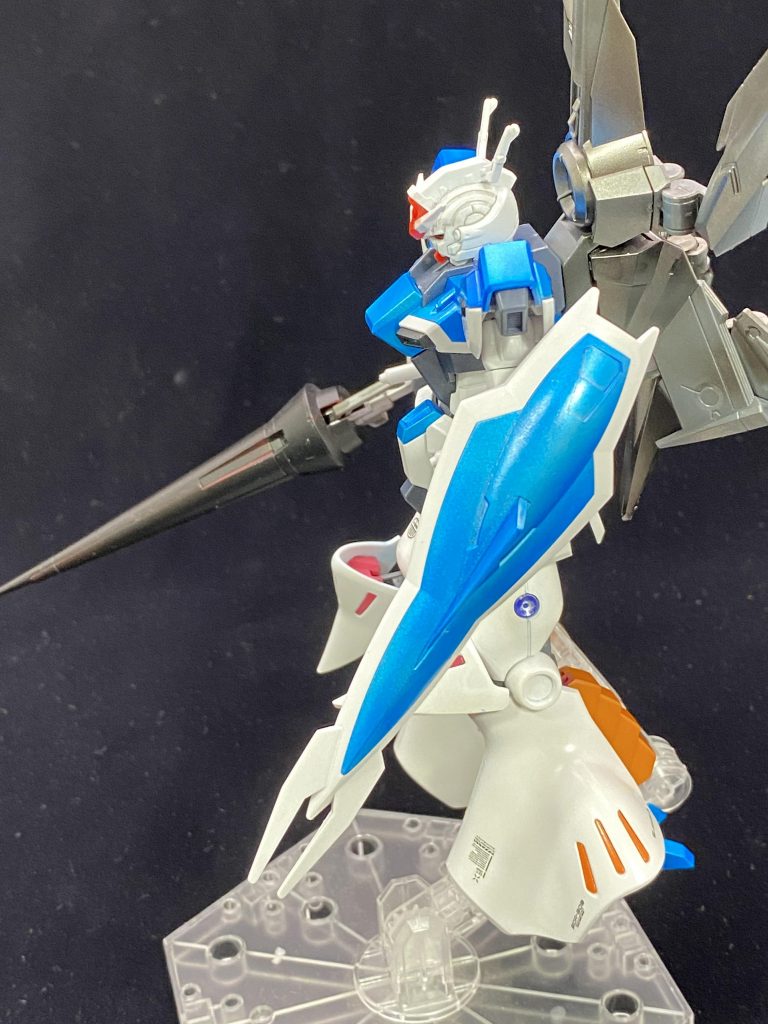 シールドもクリア+パールホワイトです。