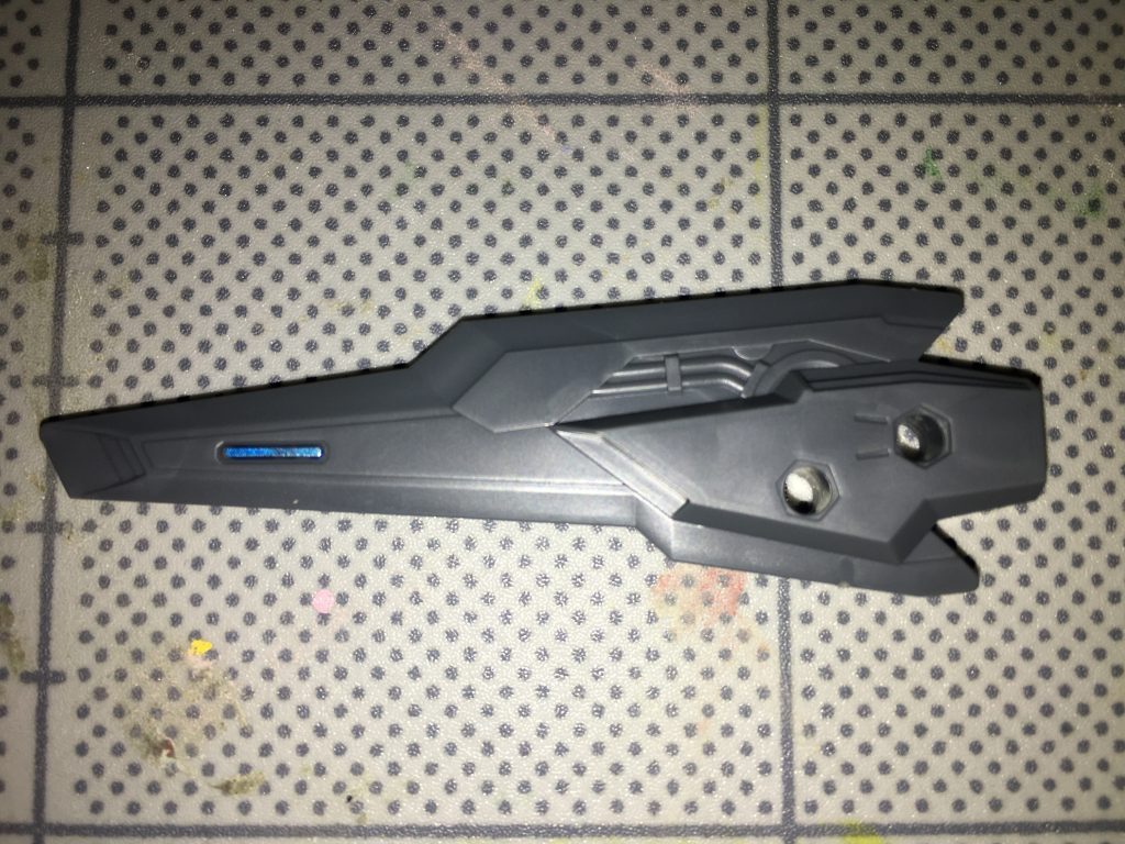 カトラス・ドラグーンブレイド。グラディウスとほぼ同等の性能を持つ無線誘導兵器で、ブレイクブースターの背部に2基搭載されている。機動兵装ポッドを経て量子インターフェイスにも改良が加えられた第2世代ドラグーンであり、自動と手動、それぞれの運用方法を使い分けることができる。