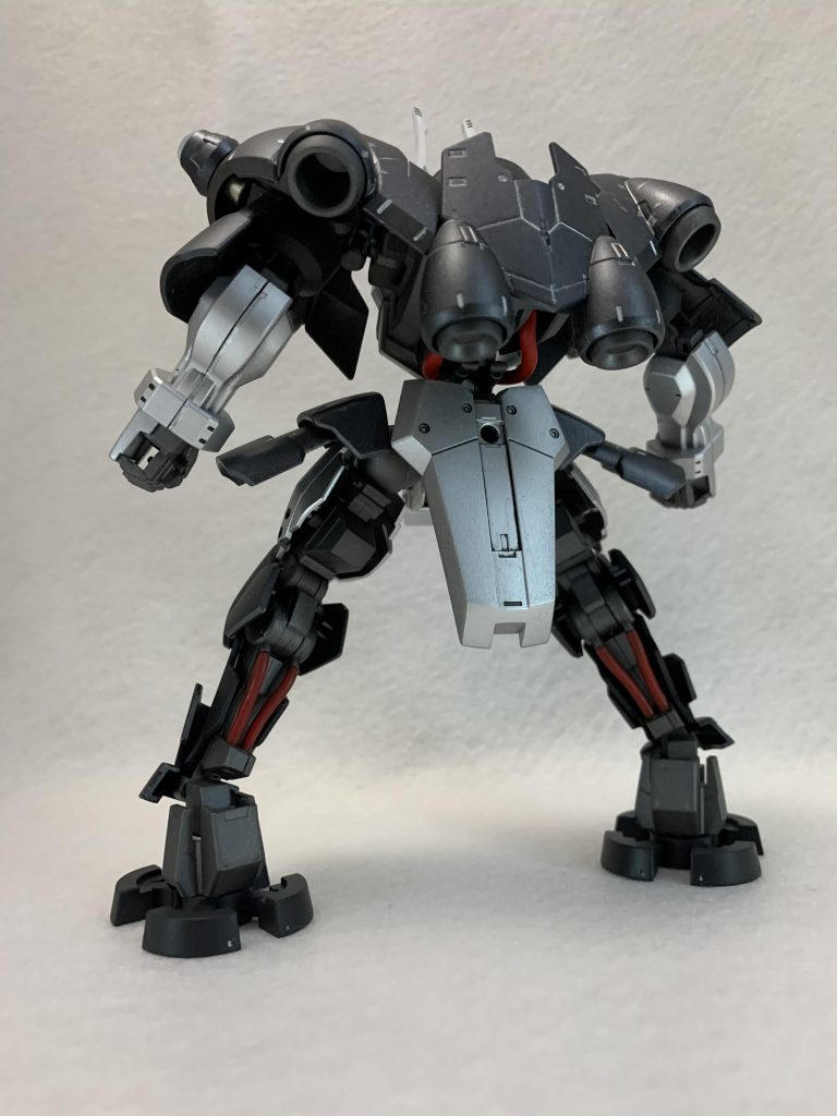 バックショット。シルバーでスミ入れわりとありですね。