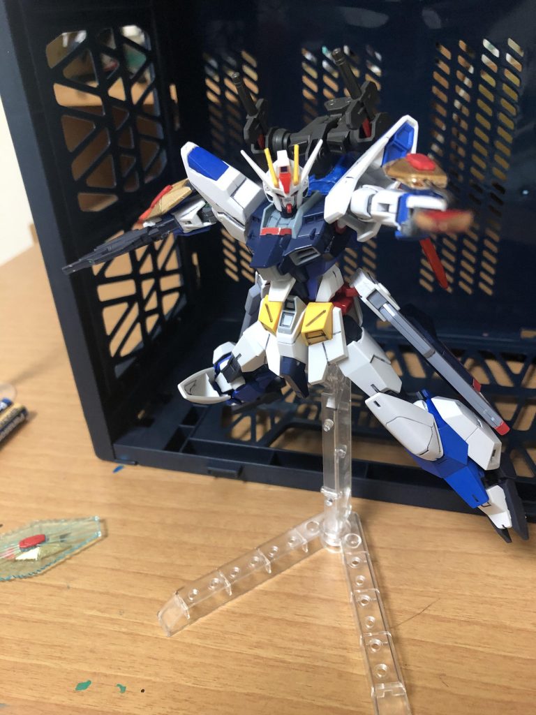 腕部アンカーショットこれはアニメコードギアスのランスロットやその他の機体が付けてたスラッシュハーケンを参考にした武器です主に相手に取り付けたり移動する時に使用します