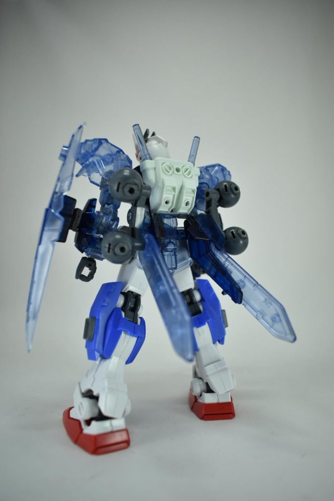 仮組み②当初、単純にガンダムに武装盛ったやつを考えていましたが、唐突に「一年戦争時代にファンネル特化したガンダム」というアイデアが浮かび、なんとかイメージに近い形で再現することができました。(ニュータイプ専用機なのでサイコ感を出す為に頭部を過剰なほど肥大化させるとかアイデアがありましたが没にしました。)