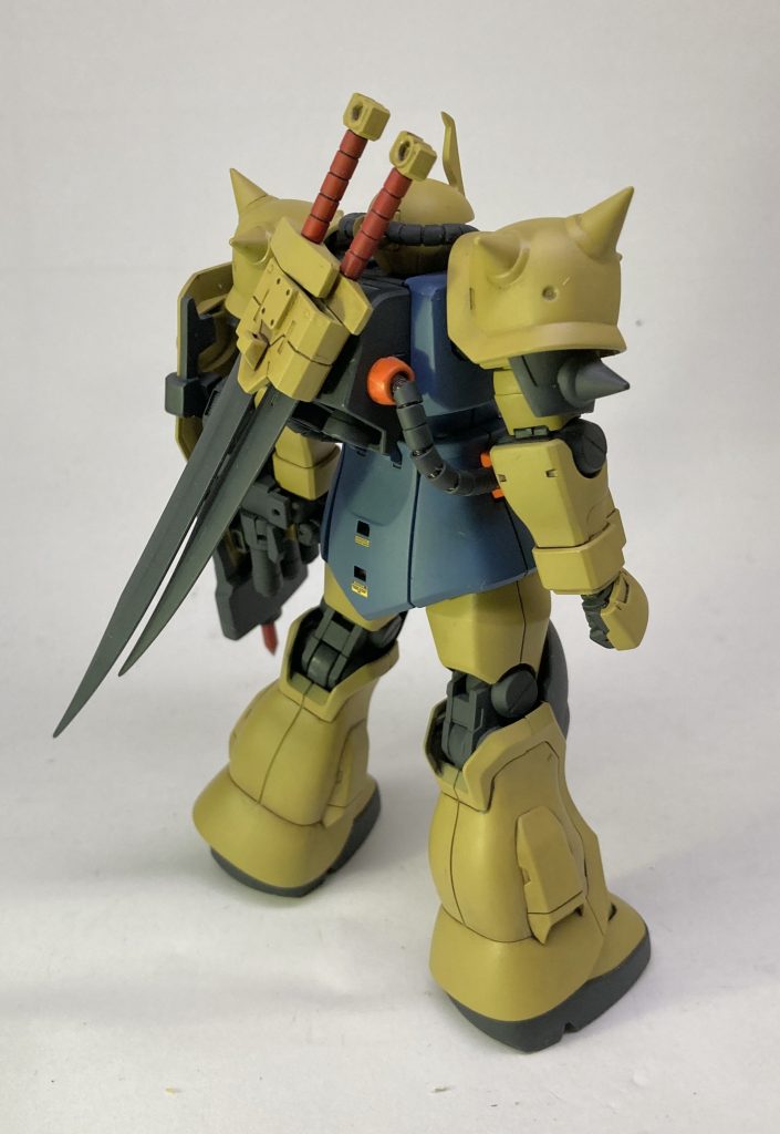 二刀流にすることは初めから決まってました。
長い方はゾゴックのものです。
丁度太刀と小太刀的になって良かったですよ。