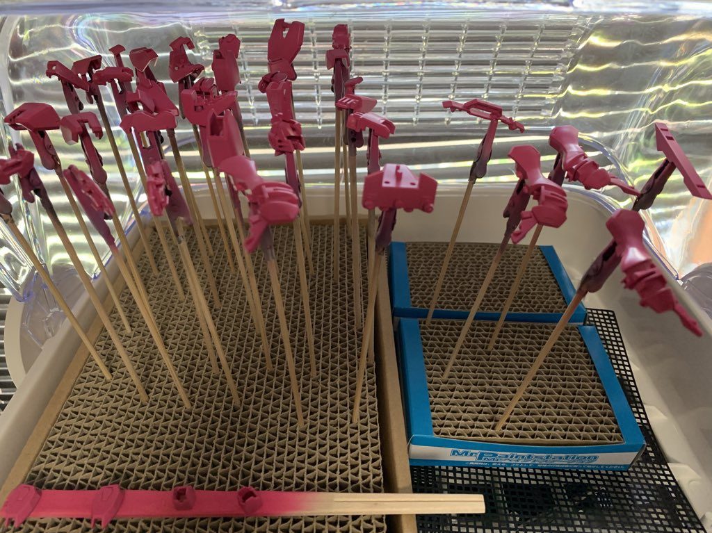 メインカラーのピンク塗装