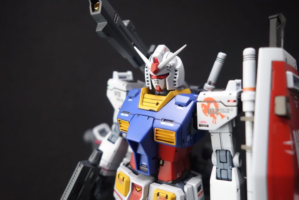 フェイスは30thガンダムを使用。目はあえてピンクをチョイスしました。
胸のダクトはプラ板で自作。
肩のペガサスマークがお気に入り。