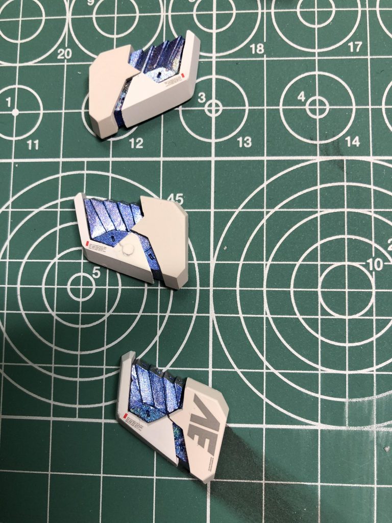 塗装後にミス、破損の画像😊
ちゃんと修正しました♪
カラーリング
ホワイト部分2トーン
☆Gホワイト
灰色9号
☆靴、バックパック
ティターンズブルー1+ブルー2
☆DNT(ブルー部分)
パールウルトラマリンブルーブリリアント
メタリックプリズムホログラム
☆アゴ、クマドリ
GXメタルブルー
☆腹、バックパックアーム
MSグレージオン系
☆メタリック部分
スターブライトアイアン
スーパーアイアン2
スーパーファインシルバー2
プレミアムミラークローム
☆トップコート
・外装
スーパースムースクリアつや消し
・内装
スーパークリアⅢツヤあり
デス😊