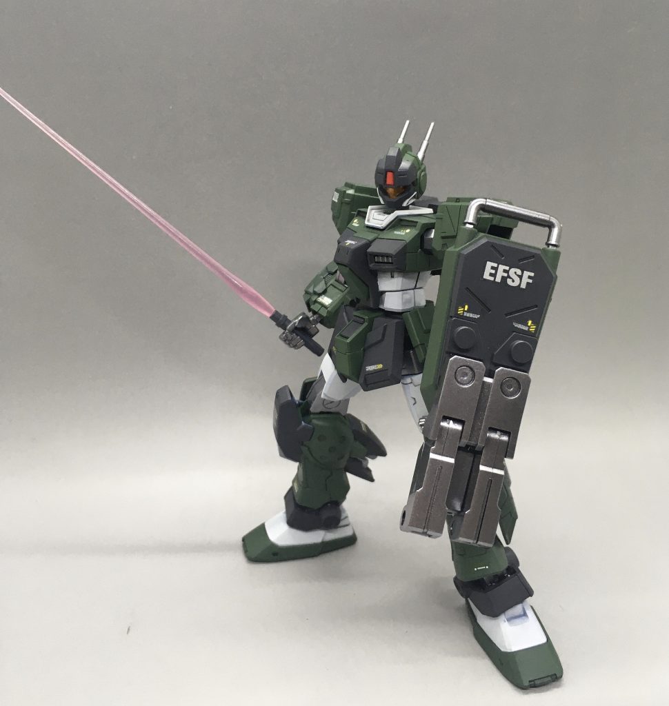 接近戦はビームサーベルとシステムウェポンキット003のアタックシールド