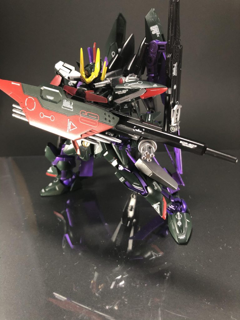 そもそもの話なぜ数ある狙撃機体の中でケルディムをミキシング先に選んだかと言うとトリケロスとケルディムの武器ってなんかミキシングさせれば綺麗に収まったデザインになるだろうなと思ったからなんですよ。
目論見通り見事に射撃特化のトリケロスが完成しました。