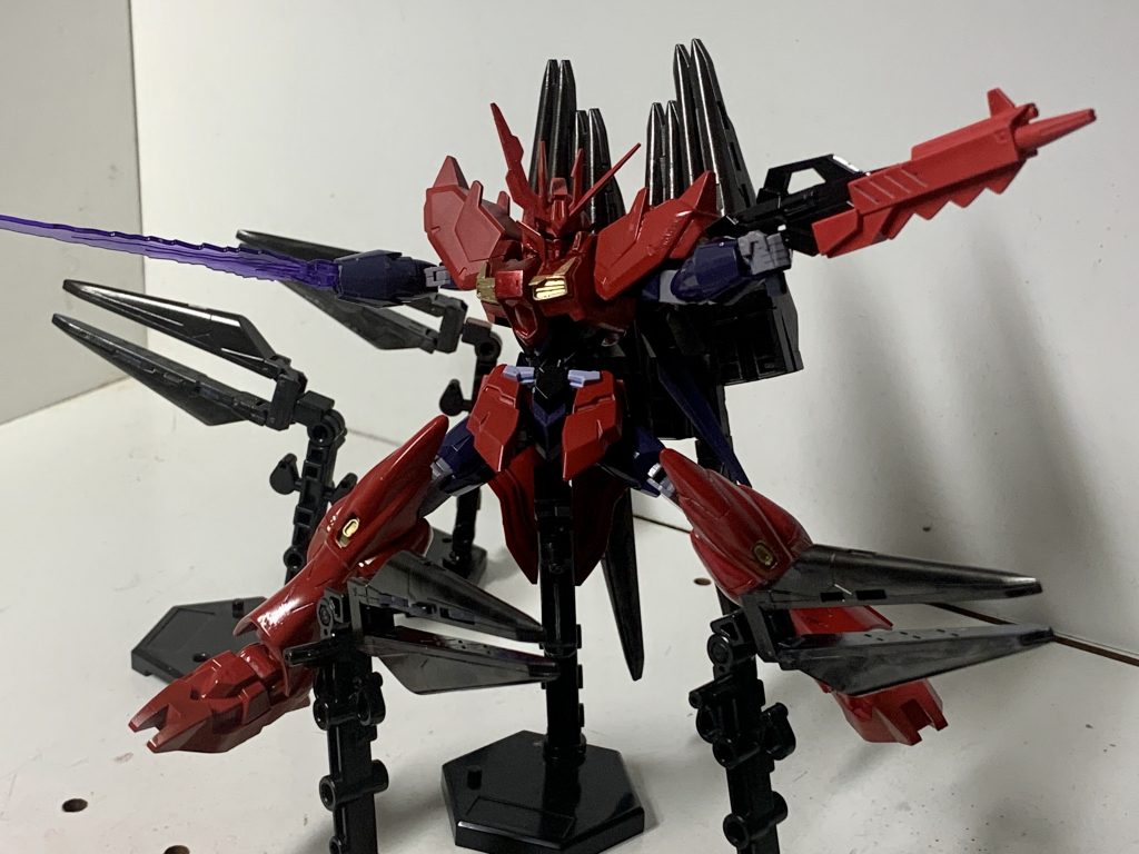 やろうと思えば腕のビームソードで近接戦闘も出来ます!