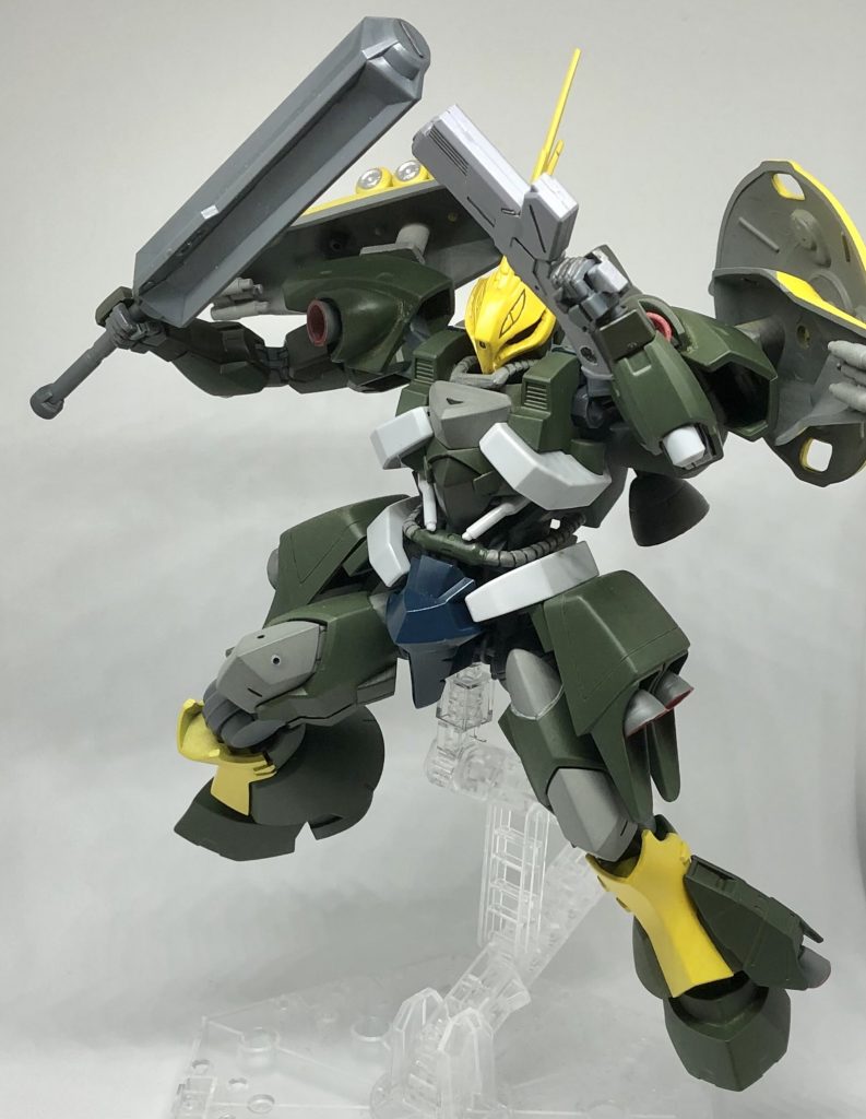 ヤクトドーガのアサルトライフルに加えて、漏影のハンドガンとヘビークラブも装備!!
色々な武装を持たせられるのがニコイチの良いところですよね✨ほんと好き笑
もちろん鉄血の世界観は重視したい私!
ビームは出ません!出ませんよ!!