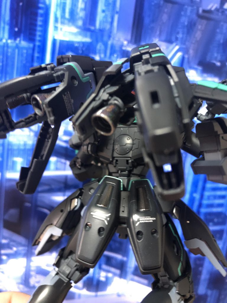 バックパックのバーニアにはグリーンスタッフワールドのホログラフィックの塗料を使って見ました。