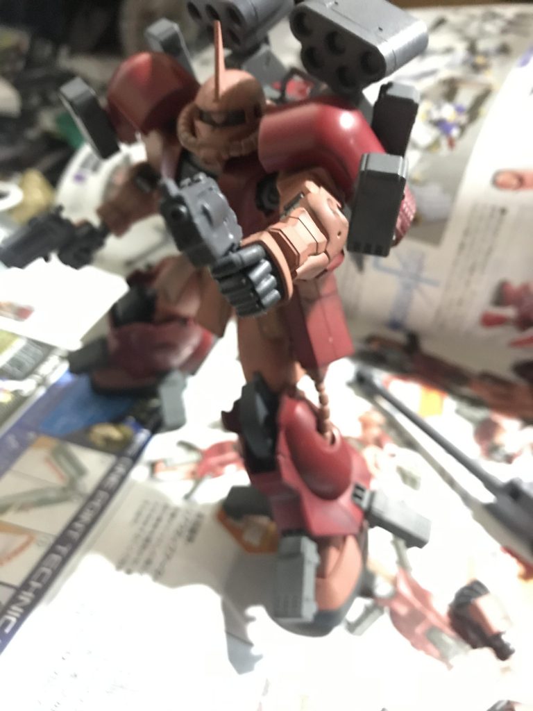 アクション1。

肩から腕はオリジン版ですが、手首はアメイジングのものです。

ちょっとゆるいなと感じたのでパーマネントマットバーニッシュで渋みを作っています。