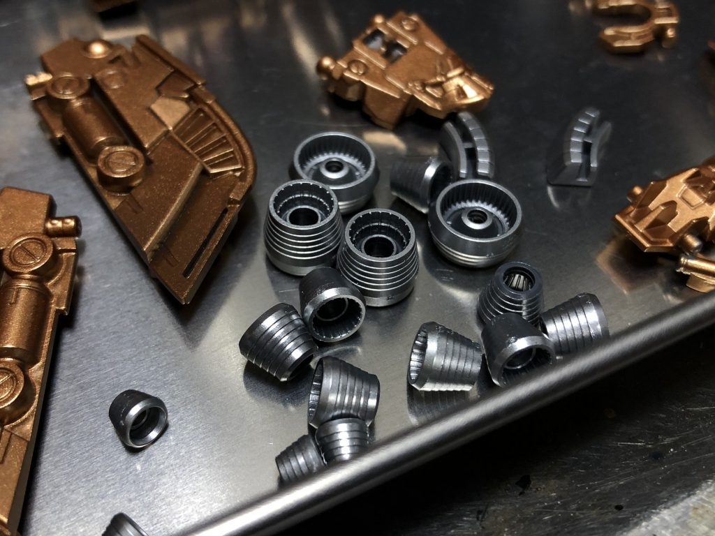 バーニア塗装にはクレオスのガンクロームが綺麗でした。