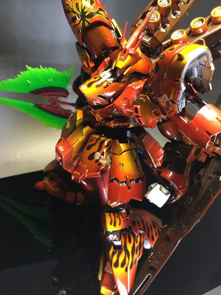 サーベルを持ったポーズ、俯瞰。