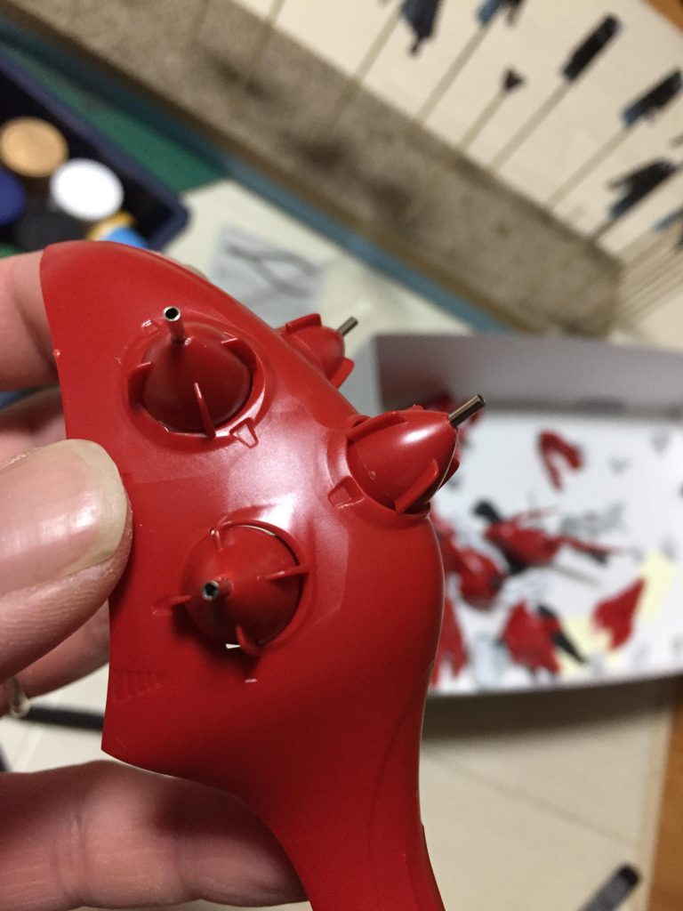 ファンネルは100均に売ってたピアスか何かのものでそれっぽくしてます。