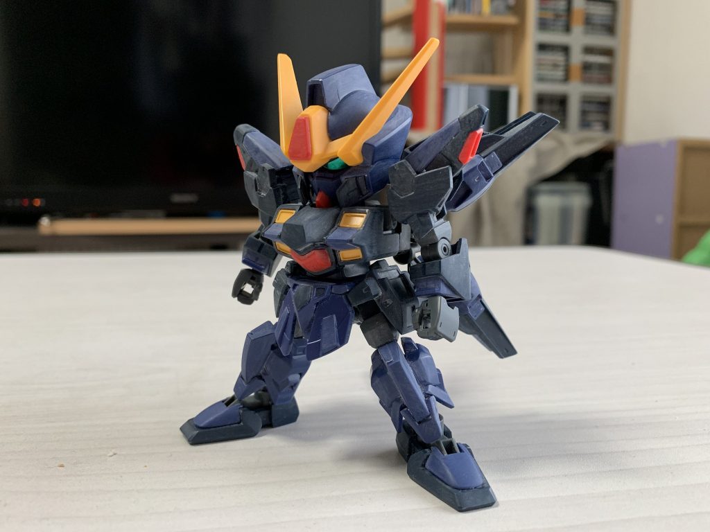 表面処理は全身やりました。特に胸部中央はしっかりエッジ出し。ハンドパーツはビルダーズハンドに。