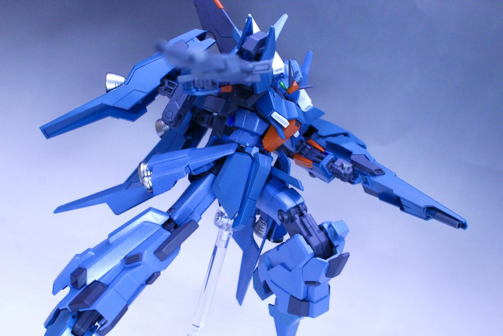 設定としては打ち切られた量産型ゼータガンダムをUC0096年時点で主力のMSと互換性を持たせて生まれ変わらせるRE:ゼータ計画の試作機。
量産型ゼータガンダムを土台にしているため非変形となっており少数精鋭部隊やエース機としての活躍を期待されていたという物