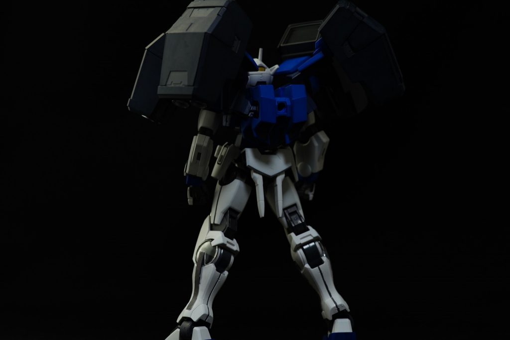 GNキャノンを4基装備するため、バックパックを2つ重ねて装備することでアームを増設している。
バックパック自体は単純に連結しているため、設計上はオーライザーとのドッキングやバックパックの増設、着脱が可能である。
武装はこのほかに、腰部に2本のGNビームサーベルを装備する。