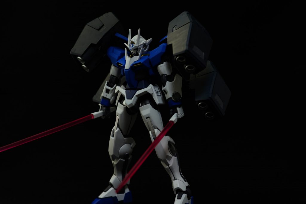 GNフィールドによる突撃と、GNビームサーベルによる斬撃で近接格闘を行い、GNキャノンによる全方位攻撃や長距離大出力攻撃を行う。
シミュレーションでは単機でCBラボ全体の防衛に十分足りる戦力とされた。
ただ、動力源を粒子貯蔵タンクとしていることで活動時間に大きな制限があり、頻繁な補給を行う必要があるため、ラボの防衛には他の機体も使用されたようである。